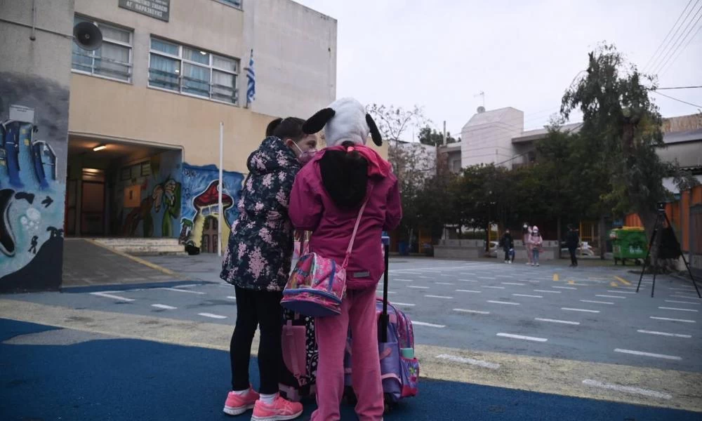 Άνοιγμα σχολείων: Στα 14.000 "σκαρφάλωσαν" τα κρούσματα μετά από self test σε μαθητές και καθηγητές